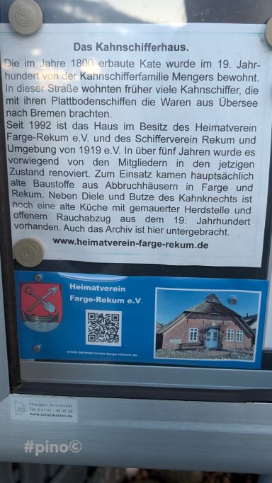 Infotafel über den Klosterkirchplatz mit historischen und touristischen Informationen.